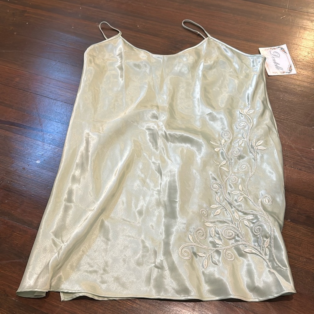 NWT DENTELLE Light Green LACE SLIP NIGHTGOWN SIZE Medium BRIDAL HONEYMOON